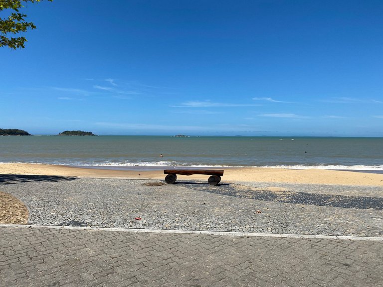 Ap. na beira da praia, ótima localização | ROMM104