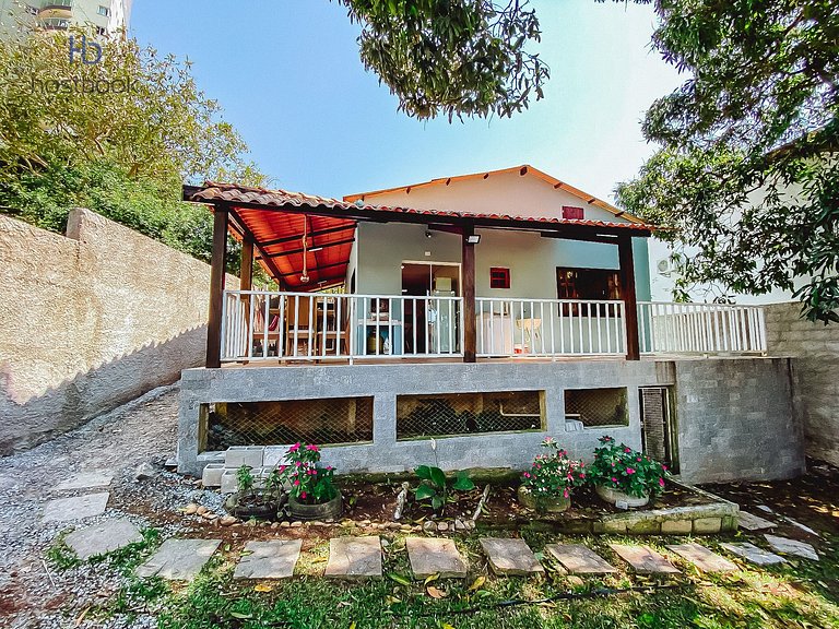 Casa completa com quintal a 500m da praia | MAAL02