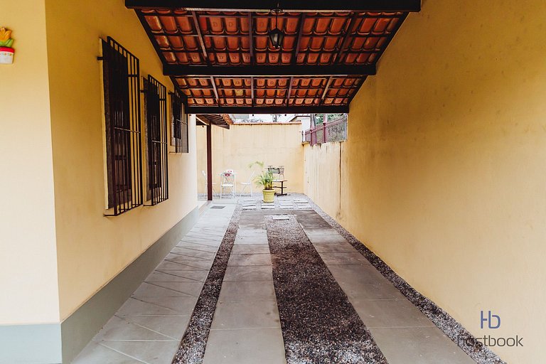 Large duplex with backyard 300m from downtown beach