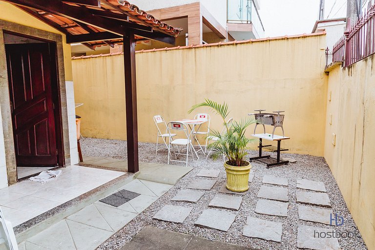 Large duplex with backyard 300m from downtown beach