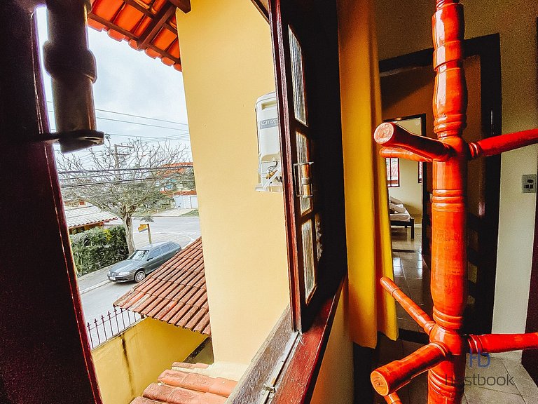 Large duplex with backyard 300m from downtown beach