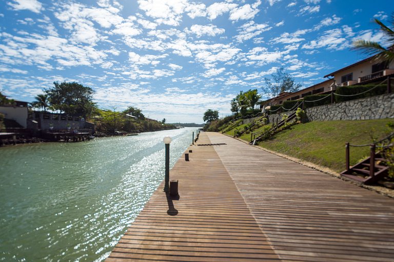 Casa incrível com canal navegável