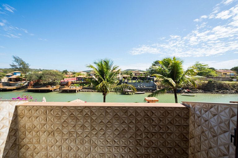 Beautiful house next to the beach and canal