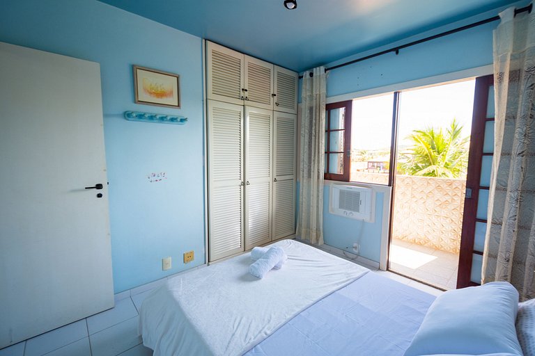 Beautiful house next to the beach and canal