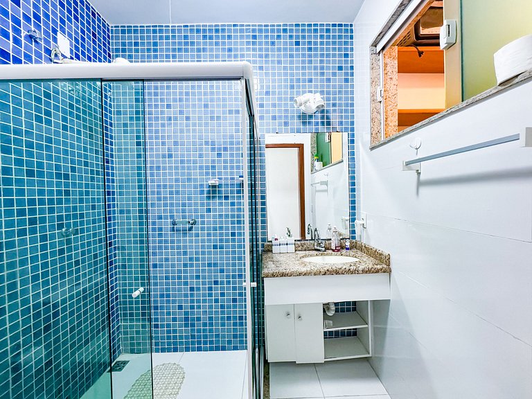 Casarão e piscina localização excelente | ROSF91