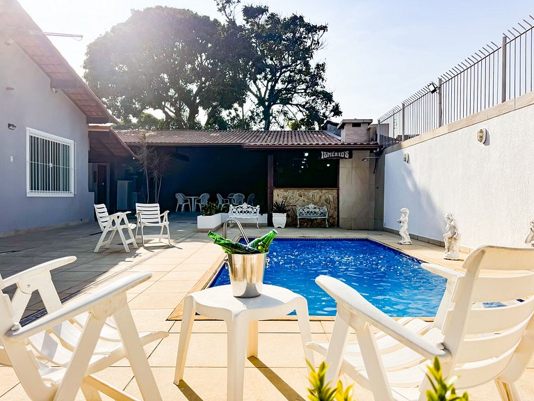 Casarão e piscina localização excelente | ROSF91