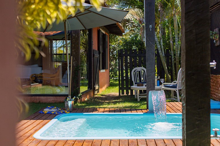 Linda casa em condomínio a 100 m da praia | BZBC19