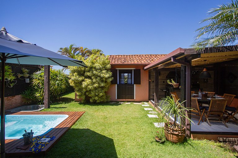 Linda casa em condomínio a 300 m da praia | BZBC19