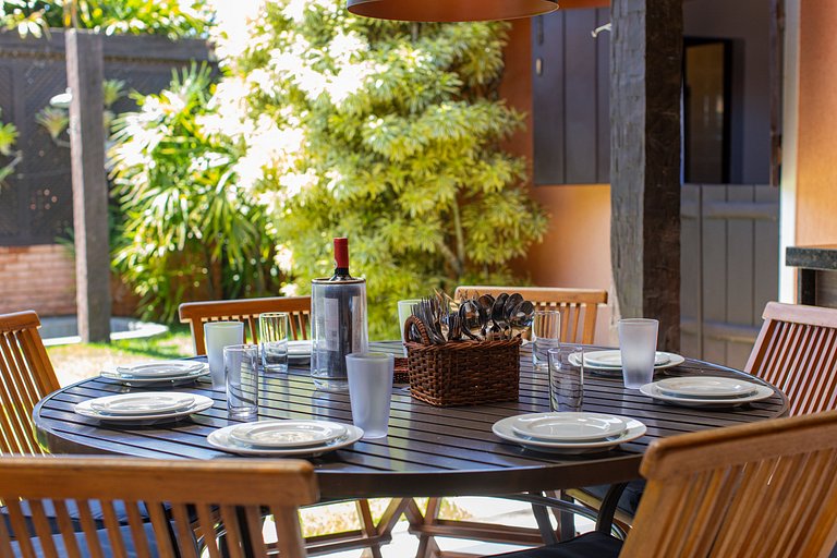 Linda casa em condomínio a 100 m da praia | BZBC19