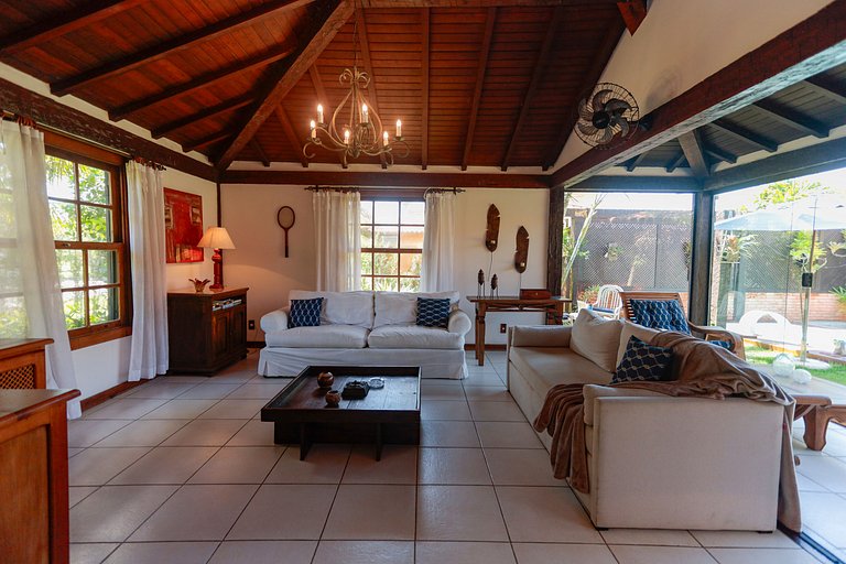 Linda casa em condomínio a 100 m da praia | BZBC19