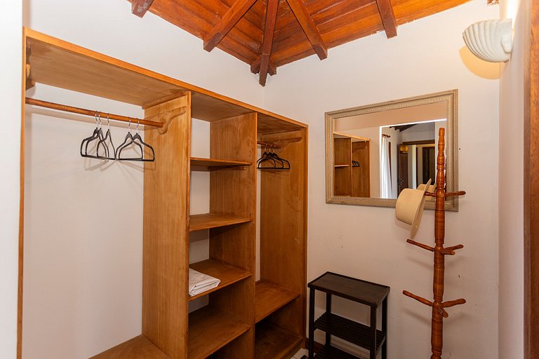 Linda casa em condomínio a 100 m da praia | BZBC19