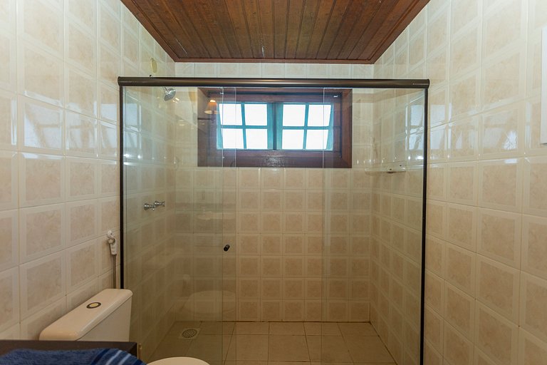 Linda casa em condomínio a 100 m da praia | BZBC19