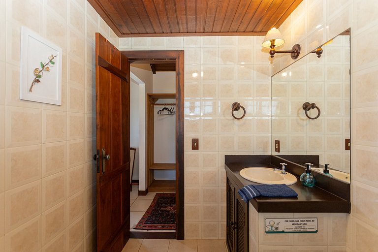 Linda casa em condomínio a 100 m da praia | BZBC19