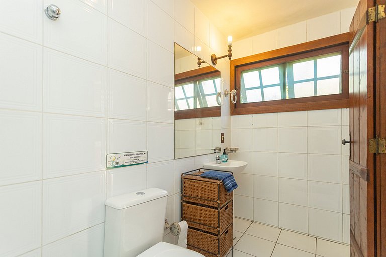 Linda casa em condomínio a 100 m da praia | BZBC19