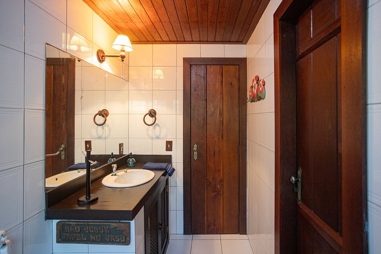 Linda casa em condomínio a 300 m da praia | BZBC19