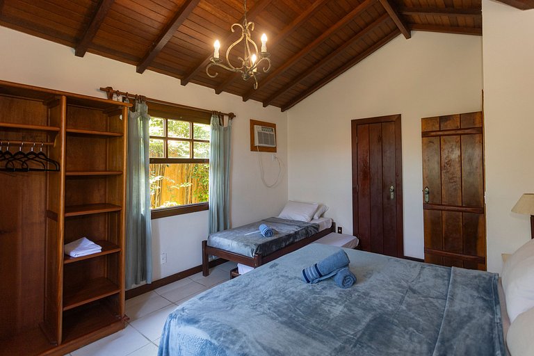 Linda casa em condomínio a 100 m da praia | BZBC19