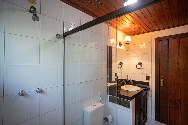 Linda casa em condomínio a 100 m da praia | BZBC19