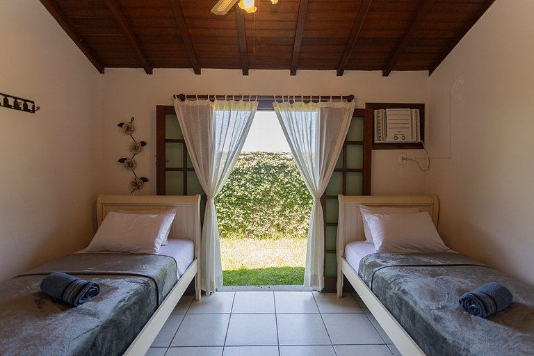 Linda casa em condomínio a 100 m da praia | BZBC19