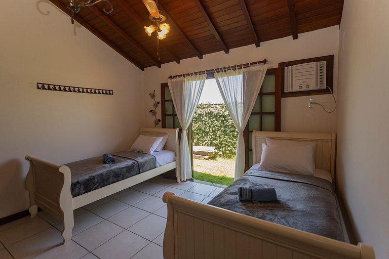 Linda casa em condomínio a 300 m da praia | BZBC19
