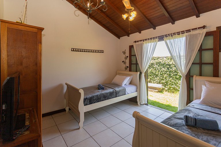 Linda casa em condomínio a 300 m da praia | BZBC19