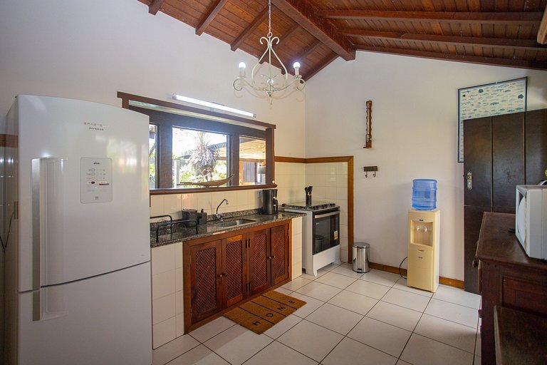 Linda casa em condomínio a 100 m da praia | BZBC19