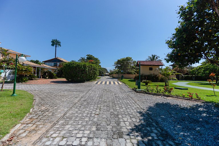 Linda casa em condomínio a 300 m da praia | BZBC19