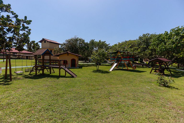 Linda casa em condomínio a 100 m da praia | BZBC19