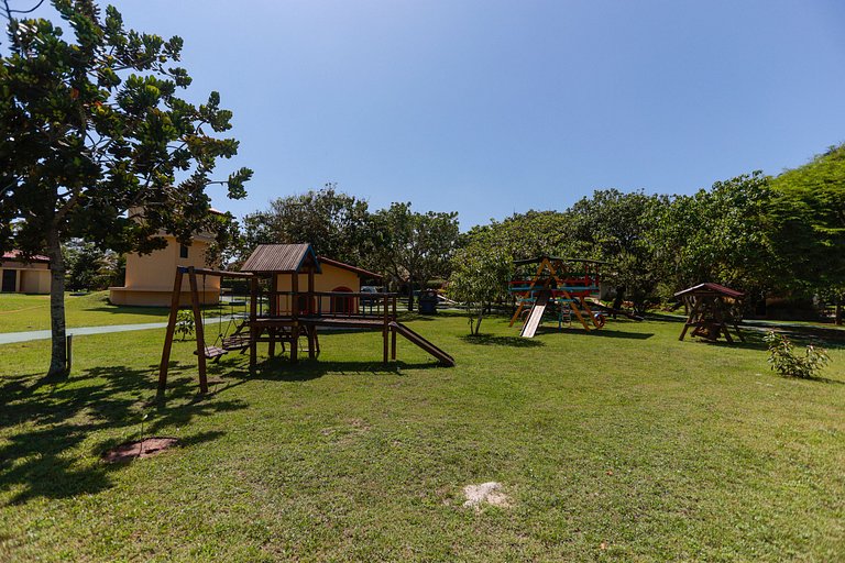 Linda casa em condomínio a 300 m da praia | BZBC19