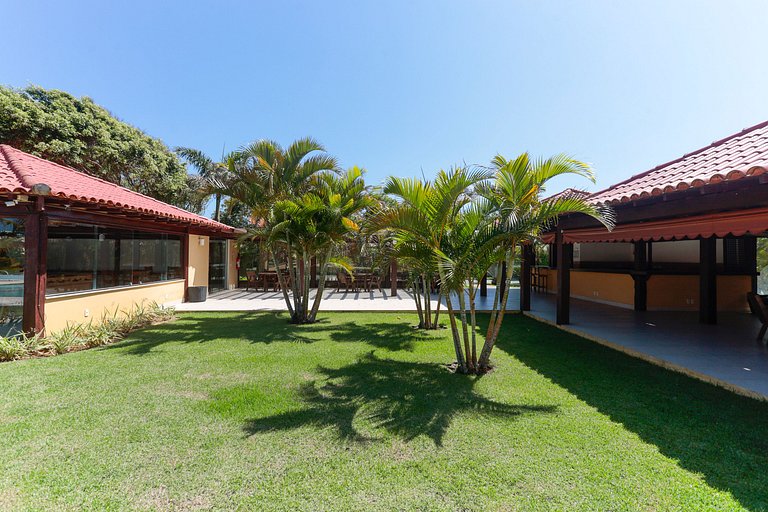 Linda casa em condomínio a 100 m da praia | BZBC19