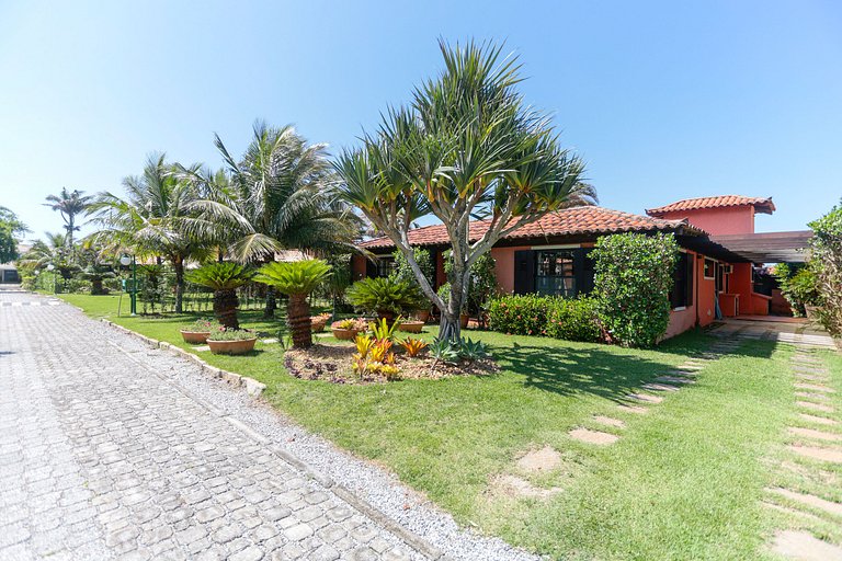 Linda casa em condomínio a 300 m da praia | BZBC19