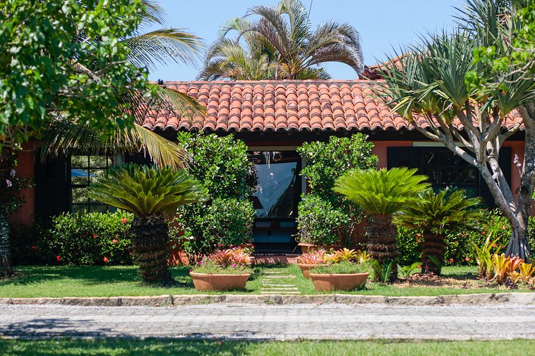 Linda casa em condomínio a 100 m da praia | BZBC19