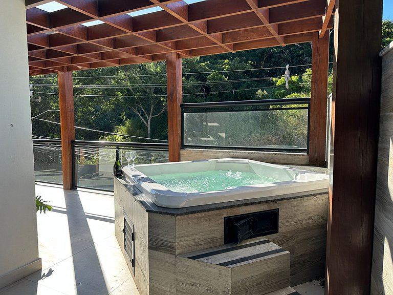 Casa com hidromassagem a passos da praia | BZCE359
