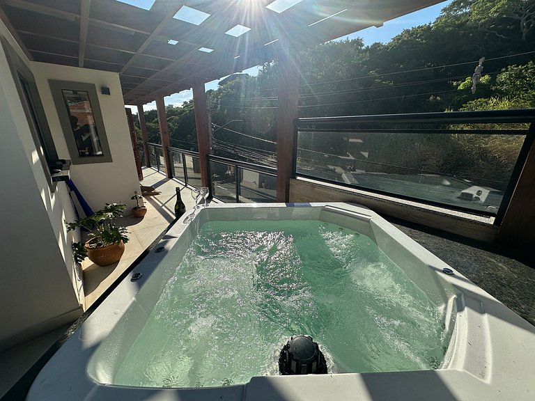 Casa com hidromassagem a passos da praia | BZCE359