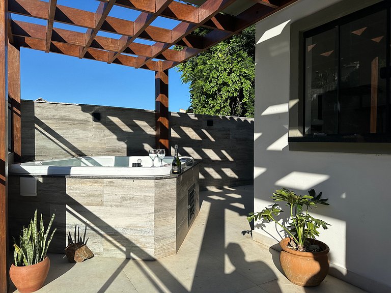 Casa com hidromassagem a passos da praia | BZCE359
