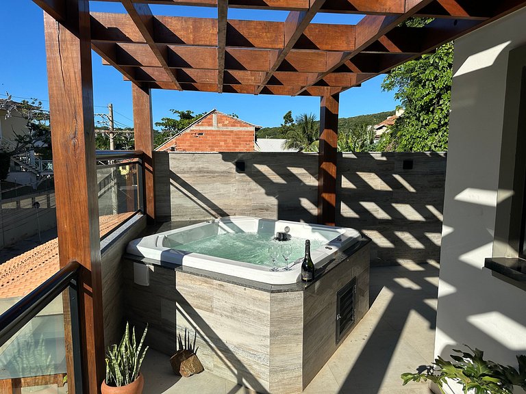 Casa com hidromassagem a passos da praia | BZCE359