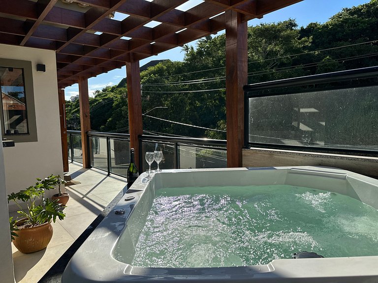 Casa com hidromassagem a passos da praia | BZCE359