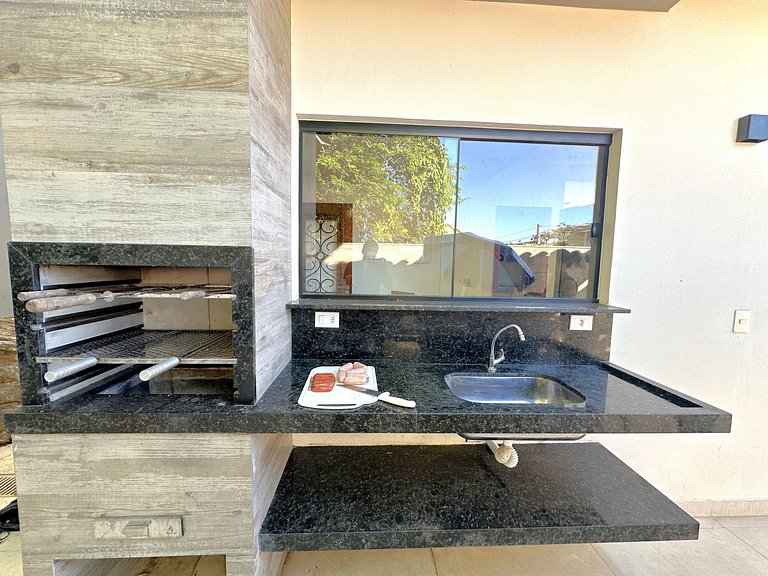 Casa com hidromassagem a passos da praia | BZCE359