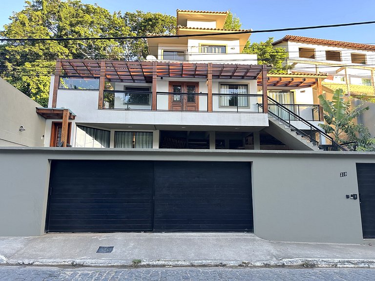 Casa com hidromassagem a passos da praia | BZCE359