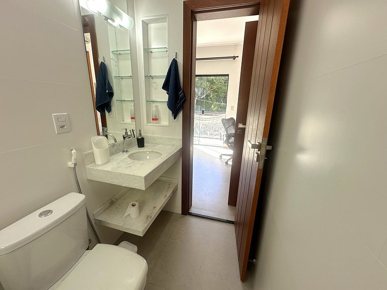 Casa com hidromassagem a passos da praia | BZCE359