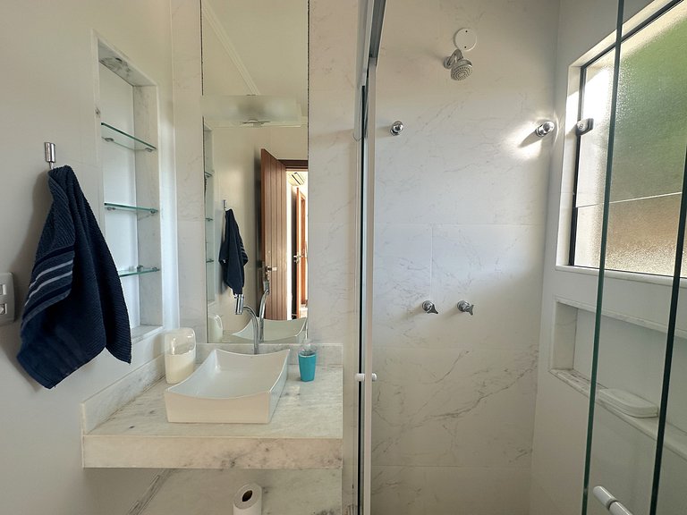 Casa com hidromassagem a passos da praia | BZCE359