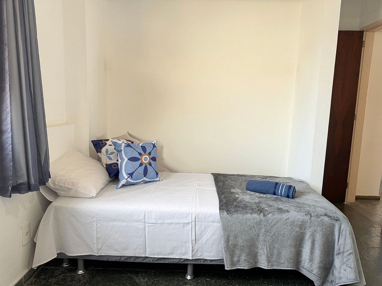 Ap a alguns passos da praia do Bosque | ROAP303