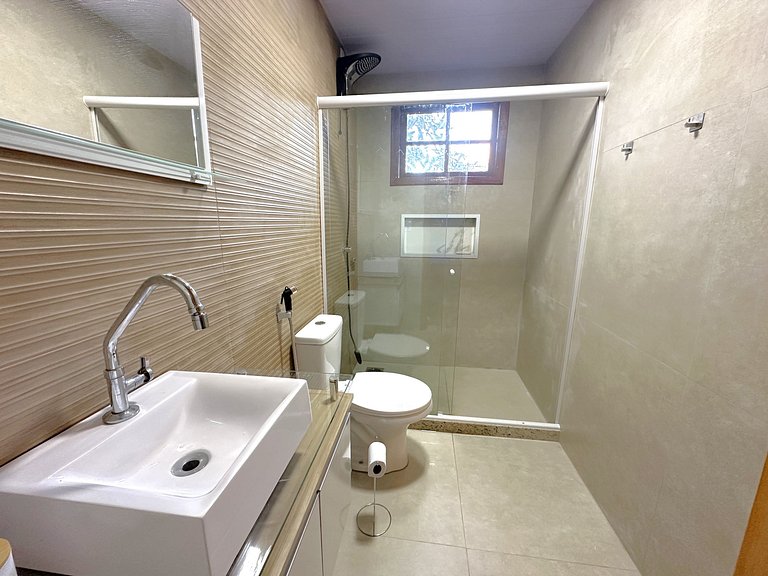 Casa completa com quintal a 500m da praia | MAAL02