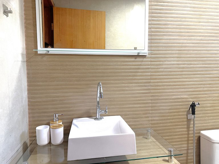 Casa completa com quintal a 500m da praia | MAAL02