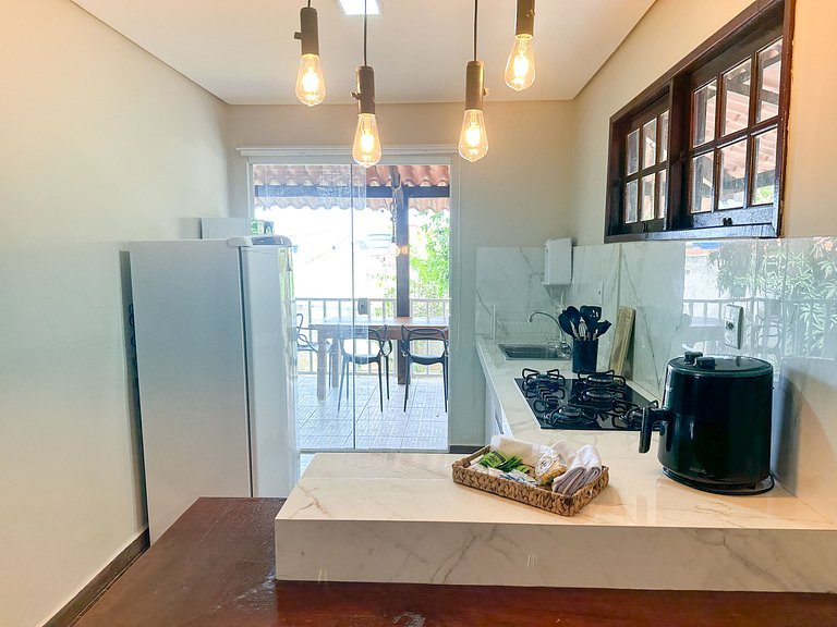 Casa completa com quintal a 500m da praia | MAAL02