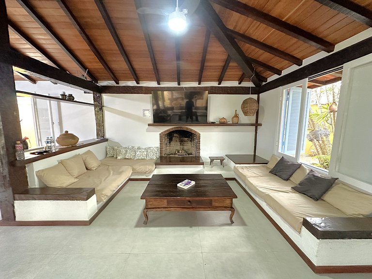 Casa buziana com piscina no melhor ponto de Geribá