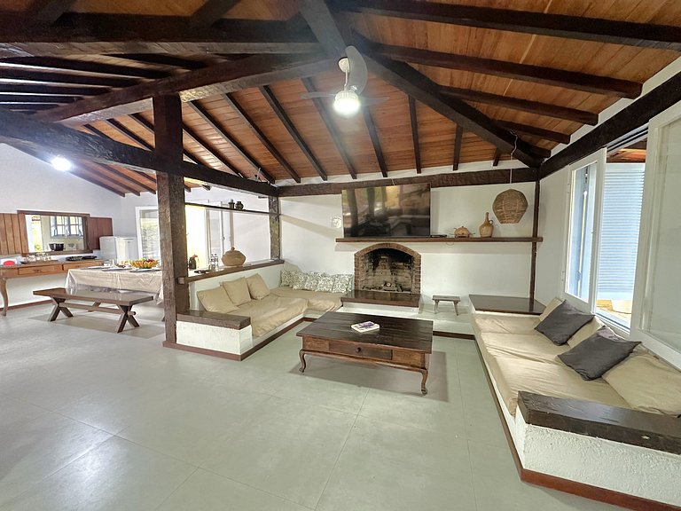 Casa buziana com piscina no melhor ponto de Geribá