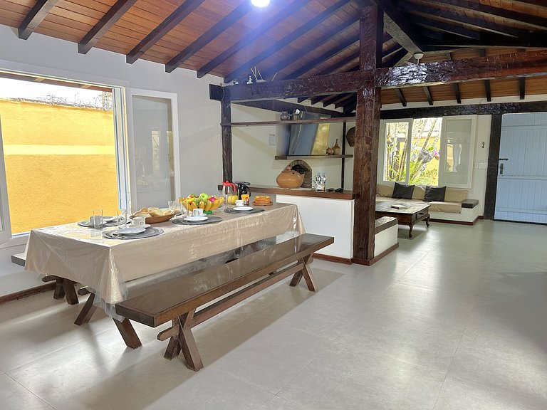 Casa buziana com piscina no melhor ponto de Geribá