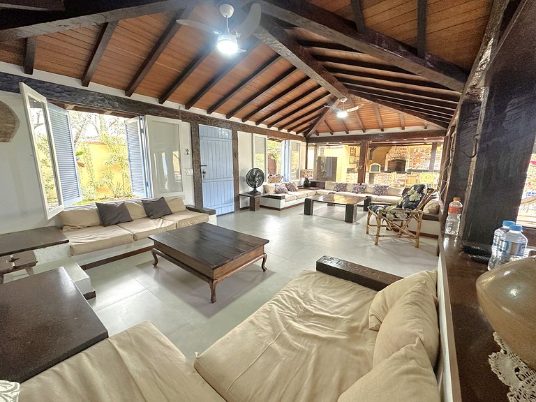 Casa buziana com piscina no melhor ponto de Geribá