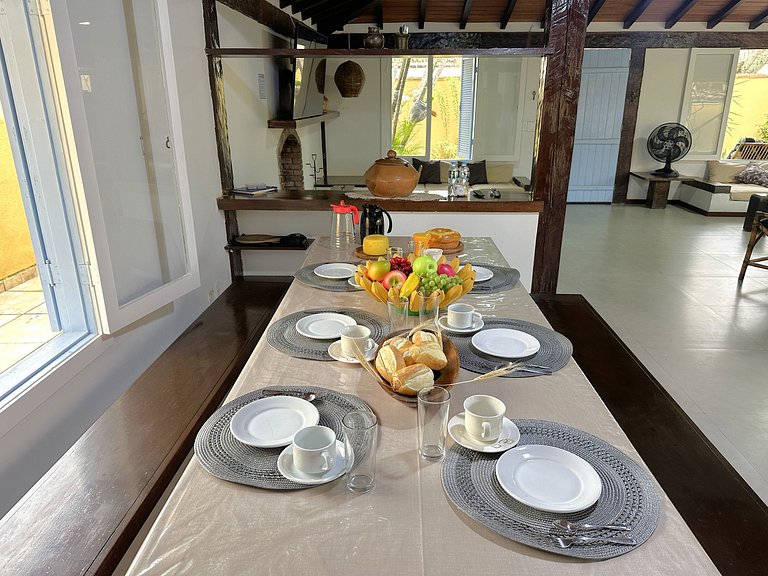 Casa buziana com piscina no melhor ponto de Geribá