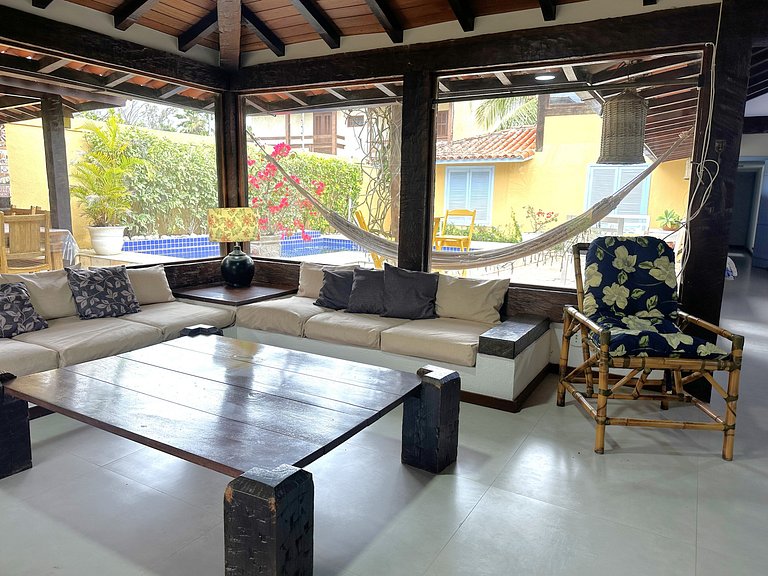 Casa buziana com piscina no melhor ponto de Geribá